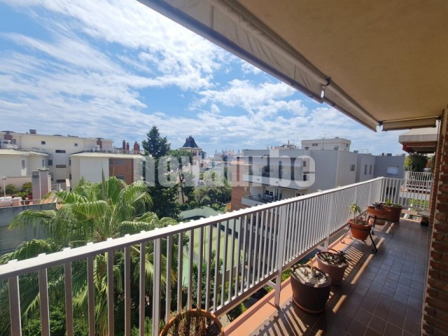 206 sqm penthouse with terrace for sale in Les Tres Torres, Barcelona