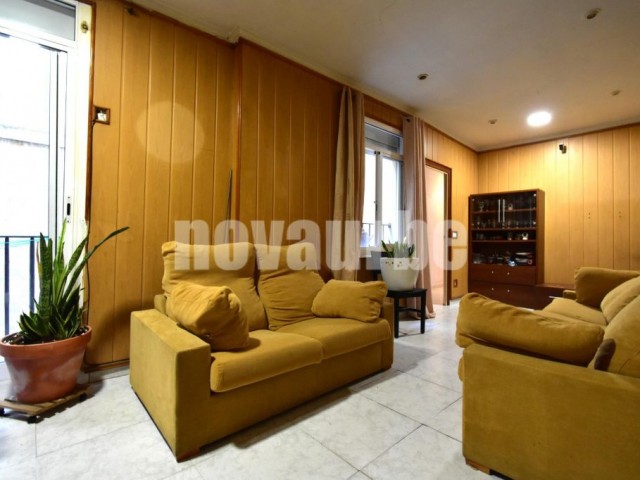 Piso de 75 m² con terraza en venta en Barcelona